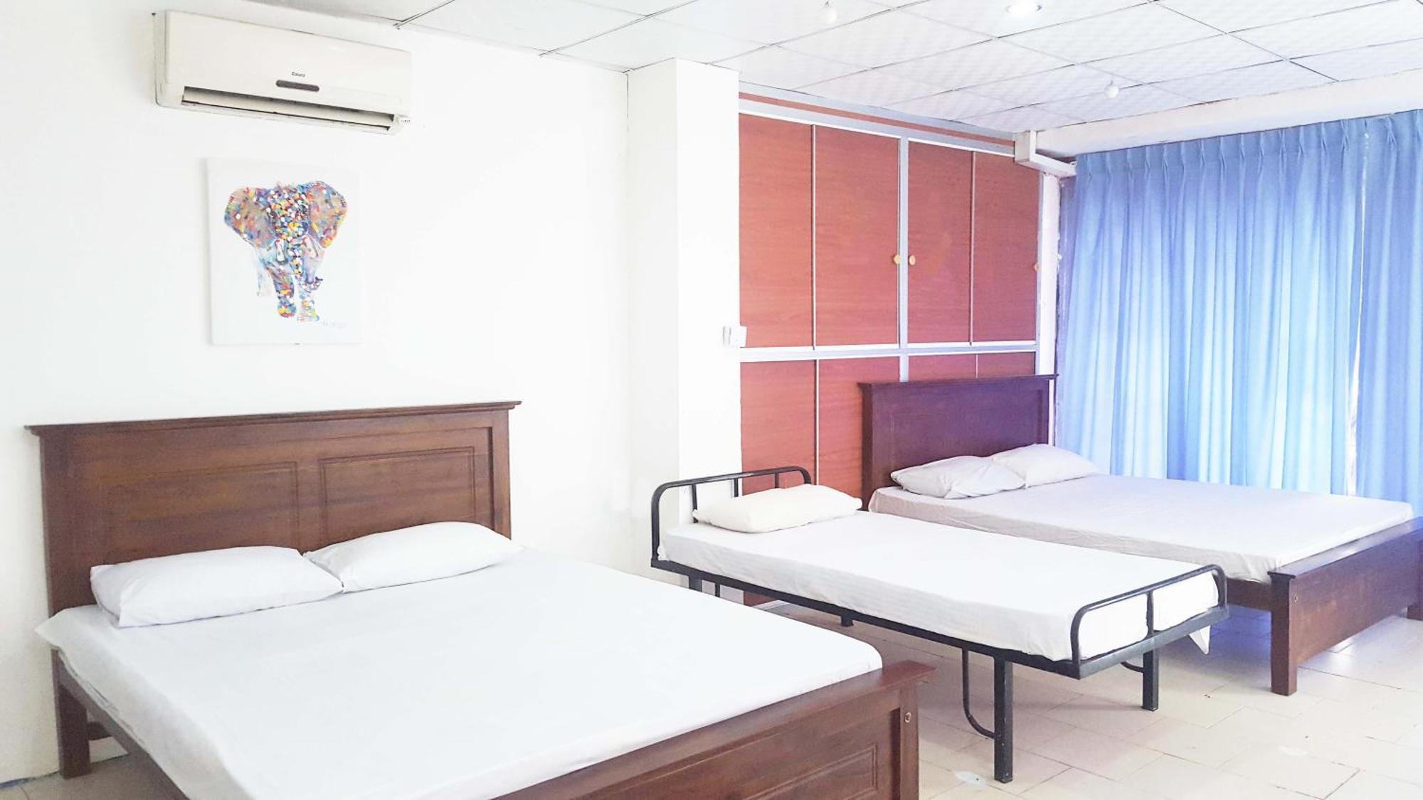 Beehive Hotel *