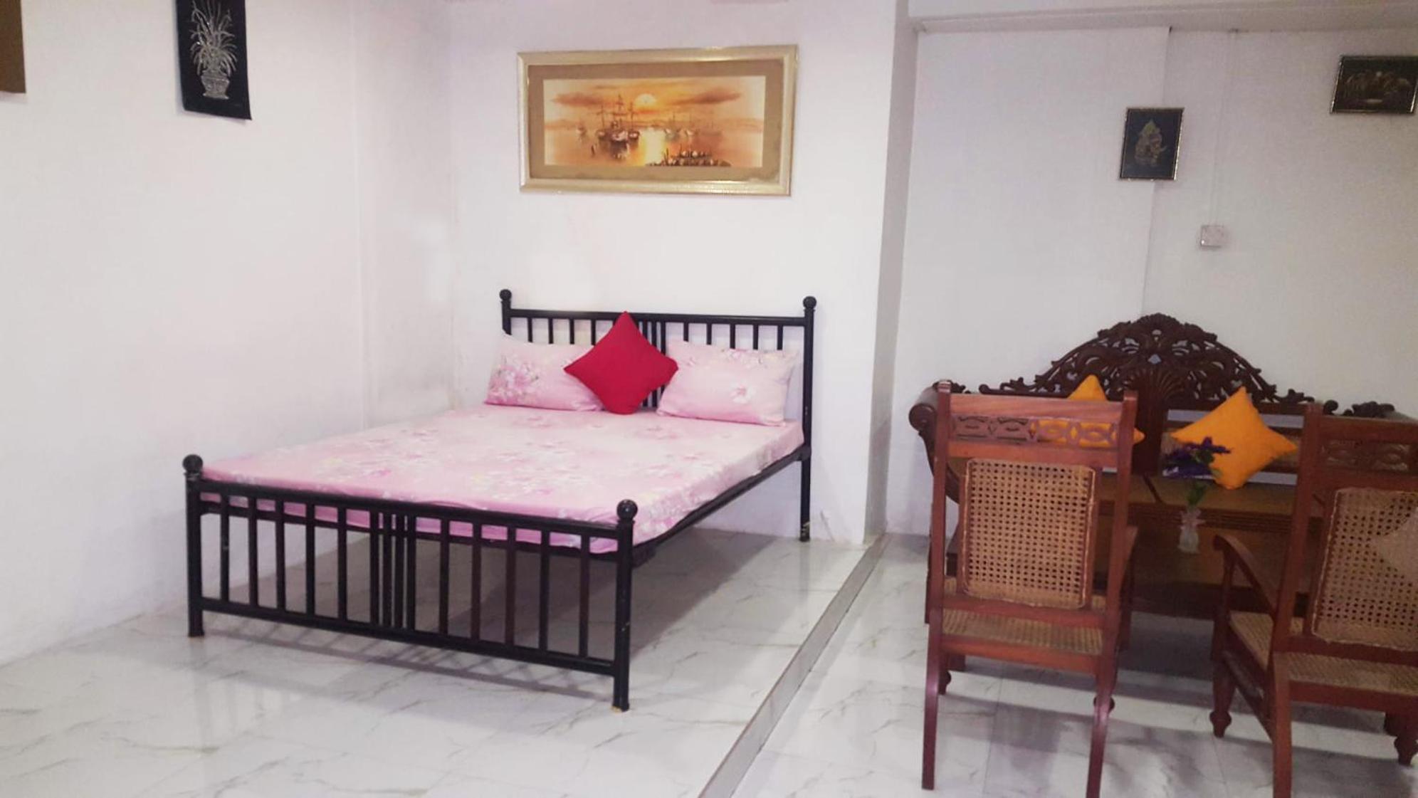 Beehive Hotel *