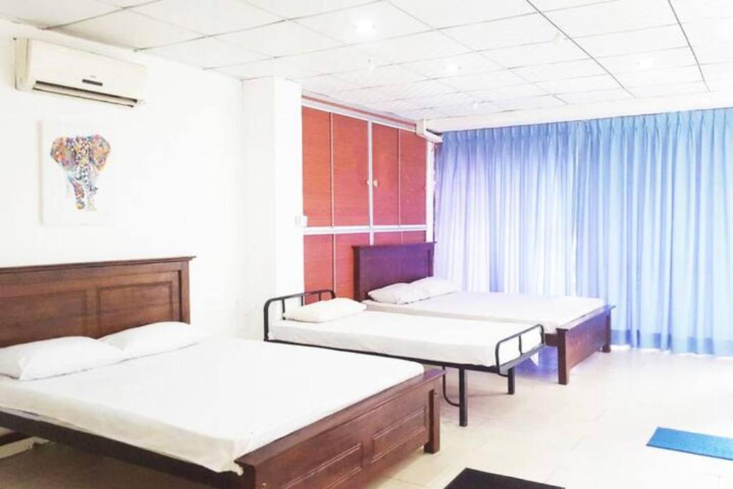 Hotel Beehive *