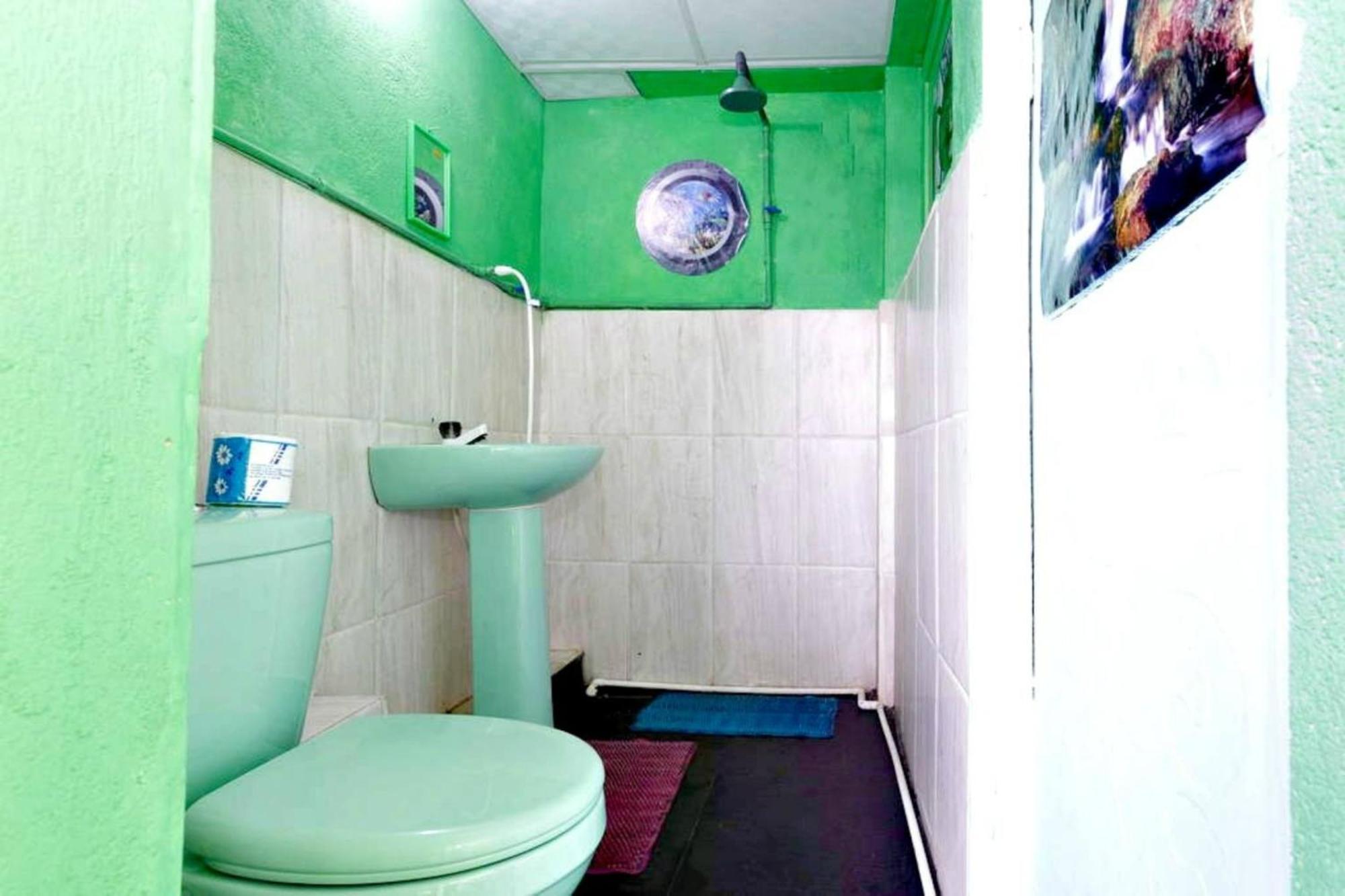 Beehive Hotel *