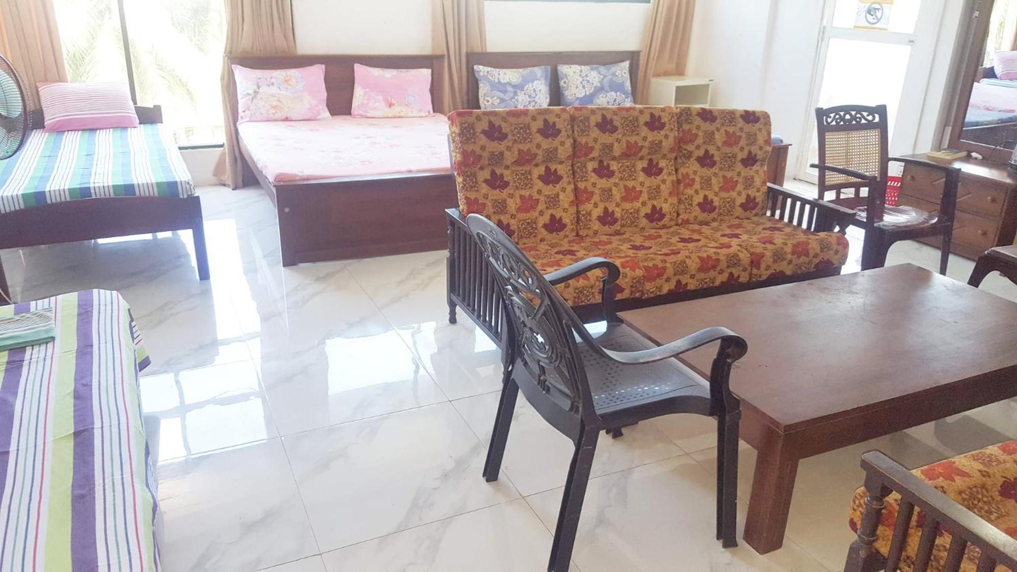 Beehive Hotel *